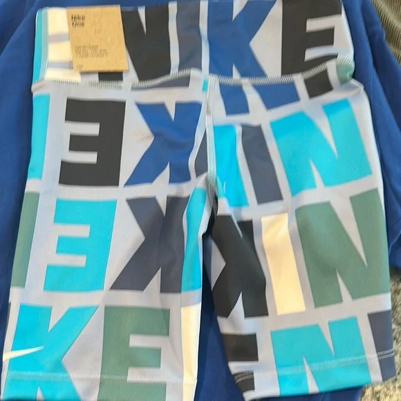 Nike Blue Graphic T-Shirt with matching shorts - Picture 2 of 6